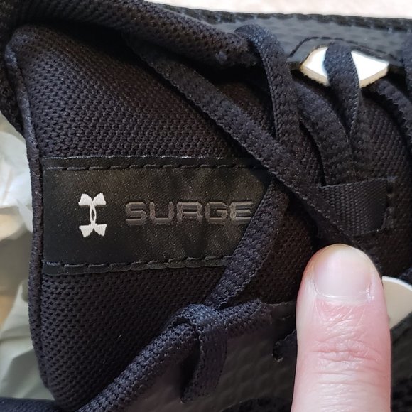 NEW Under Armour Surge 3 3024883-001 Men's Black/White Size 9 Shoes - Picture 4 of 5